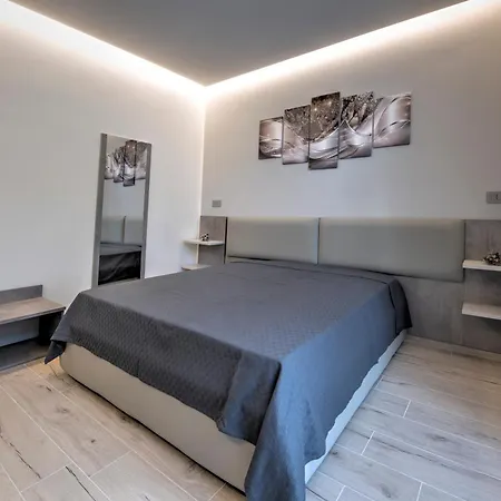 240b - Nord - Sara Chiavari, 200metri Dal Mare - Bagno Privato Ma Fuori Dalla Stanza