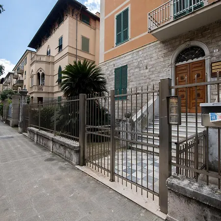 240b - Nord - Sara Chiavari, 200metri Dal Mare - Bagno Privato Ma Fuori Dalla Stanza * Chiavari