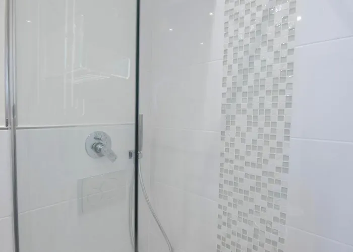 240b - Nord - Sara Chiavari, 200metri Dal Mare - Bagno Privato Ma Fuori Dalla Stanza