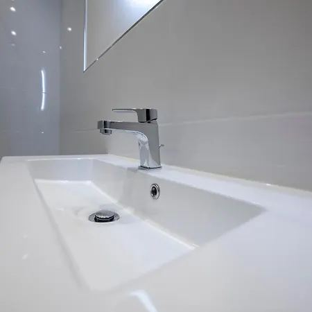 240b - Nord - Sara Chiavari, 200metri Dal Mare - Bagno Privato Ma Fuori Dalla Stanza