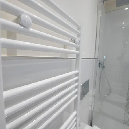 240b - Nord - Sara Chiavari, 200metri Dal Mare - Bagno Privato Ma Fuori Dalla Stanza * Chiavari