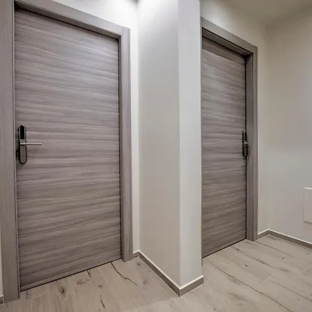 Daire 240b - Nord - Sara Chiavari, 200metri Dal Mare - Bagno Privato Ma Fuori Dalla Stanza *