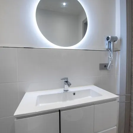 240b - Nord - Sara Chiavari, 200metri Dal Mare - Bagno Privato Ma Fuori Dalla Stanza * Chiavari